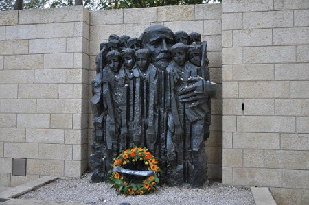 Monument "Janusz Korczak en de kinderen" van Boris Saktsier